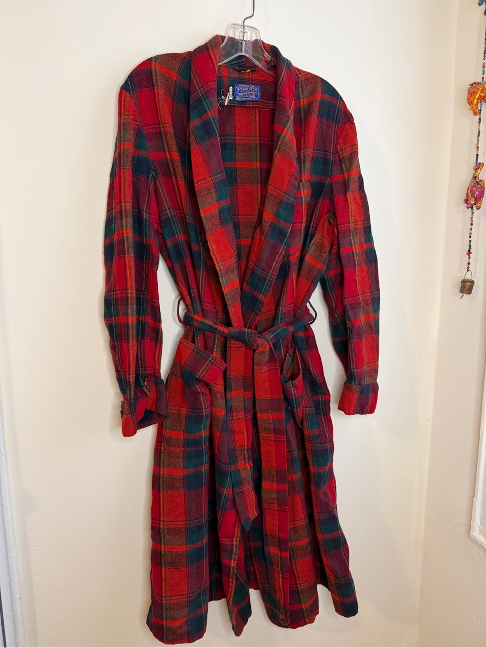 1970s 1980s Vintage Men’s Pendelton Classic Wool Red Plaid Robe